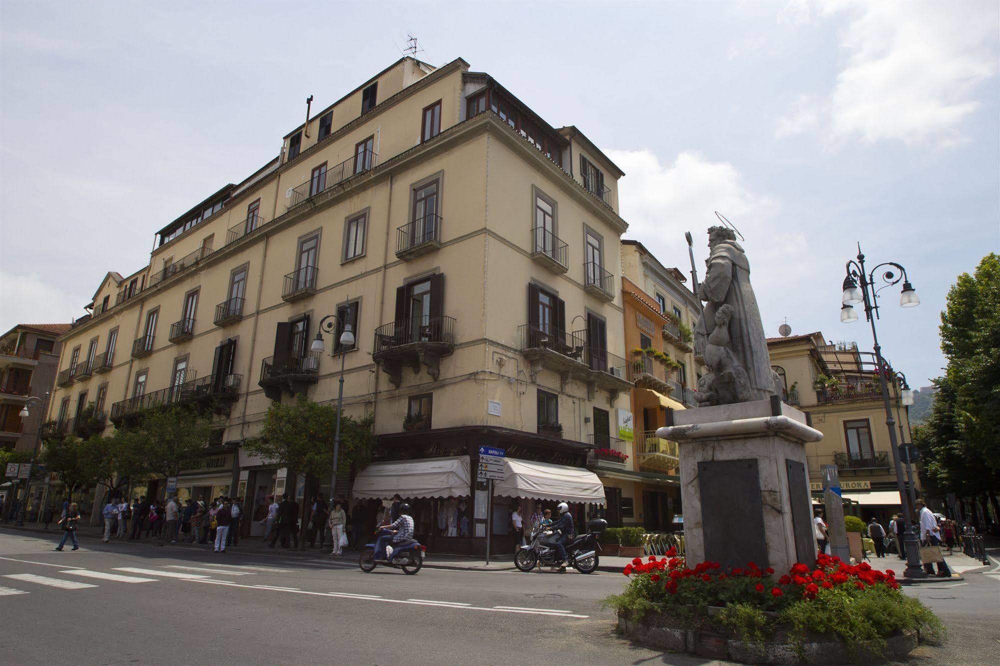 Piazza Tasso B&B Relais Sorrento Kültér fotó